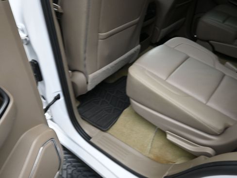 Used 2018 Chevrolet Tahoe LT image 17