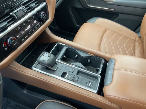 Used 2025 Nissan Pathfinder Platinum w/ Cargo Package image 21