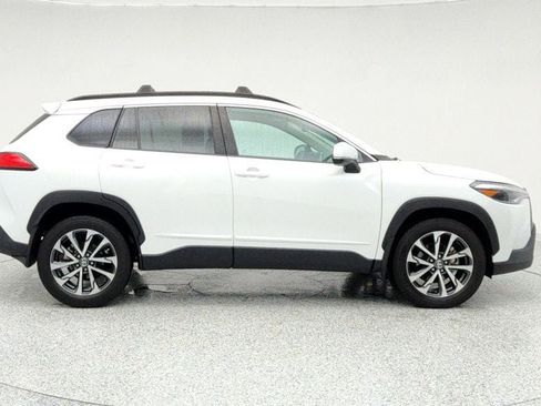 Used 2023 Toyota Corolla Cross XLE image 4