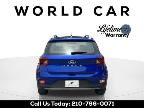 Used 2023 Hyundai Venue Limited FWD image 4