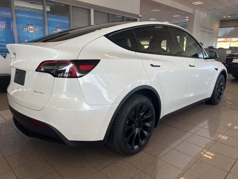 Used 2022 Tesla Model Y Long Range image 5