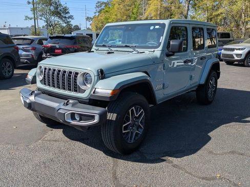 Used 2024 Jeep Wrangler Sahara image 8