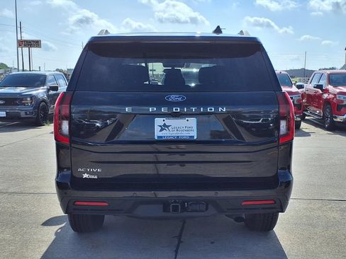 Used 2025 Ford Expedition Active AWD/4WD image 5
