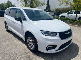 Used 2024 Chrysler Pacifica Touring-L FWD video 1