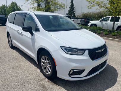 Used 2024 Chrysler Pacifica Touring-L