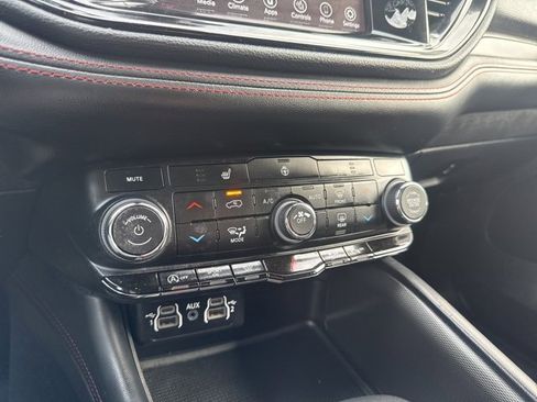 Used 2023 Dodge Durango GT image 5