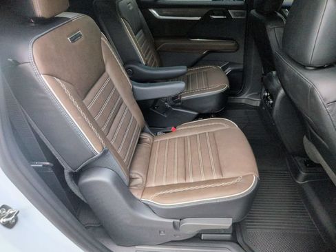 Used 2026 GMC Acadia Denali Ultimate w/ LPO, All-Weather Package FWD image 33