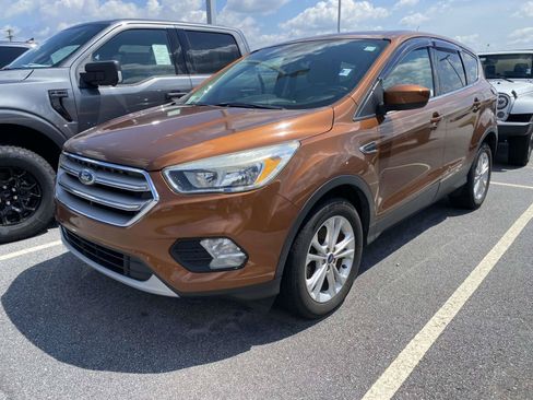 Used 2017 Ford Escape SE FWD image 3