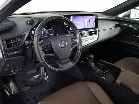 Certified 2025 Lexus ES 300h w/ Luxury Package image 5