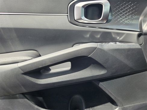 New 2025 Kia Sorento LX image 16