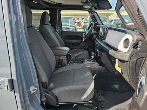 New 2025 Jeep Gladiator Sport image 12