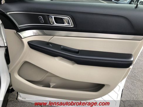 Used 2018 Ford Explorer XLT w/ Equipment Group 202A FWD image 23