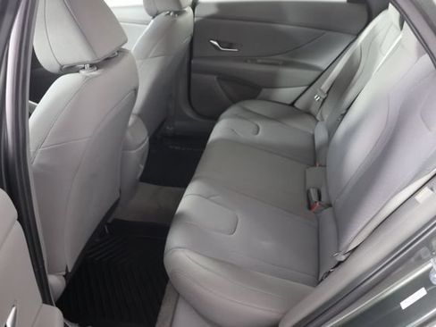 Certified 2024 Hyundai Elantra SE FWD image 18