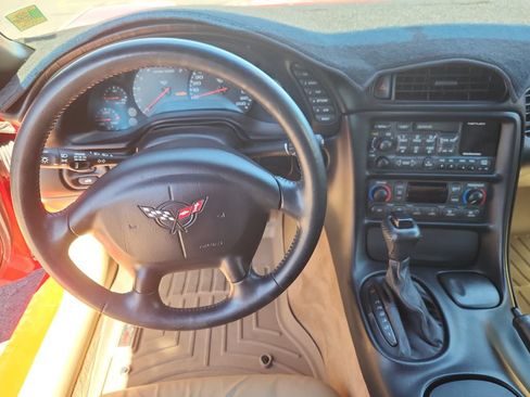 Used 1998 Chevrolet Corvette Convertible w/ Memory Pkg RWD image 9