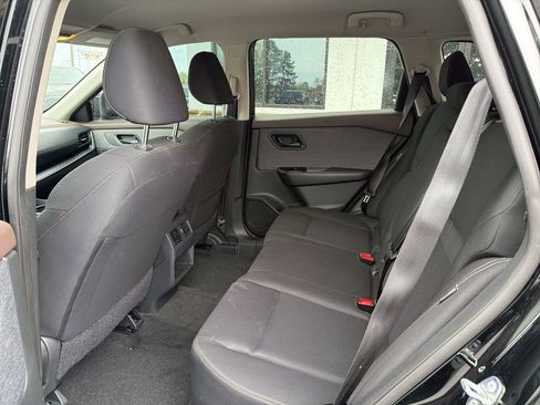 Used 2023 Nissan Rogue S image 5