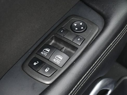 Used 2022 Dodge Challenger SXT w/ Driver Convenience Group RWD image 14