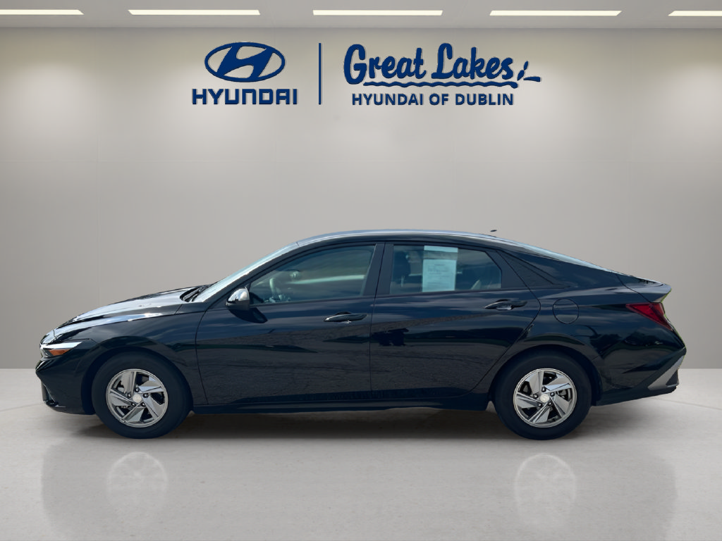 Certified 2026 Hyundai Elantra SE FWD image 2