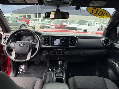 Used 2017 Toyota Tacoma TRD Sport AWD/4WD image 13