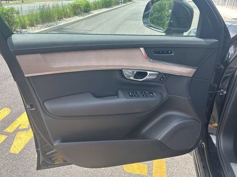 Certified 2025 Volvo XC90 B6 Plus AWD/4WD image 16