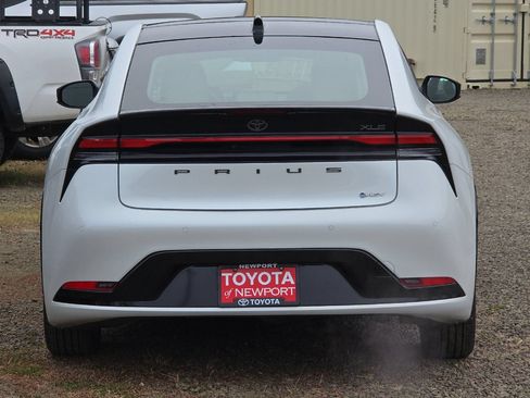 Used 2024 Toyota Prius XLE AWD/4WD image 5