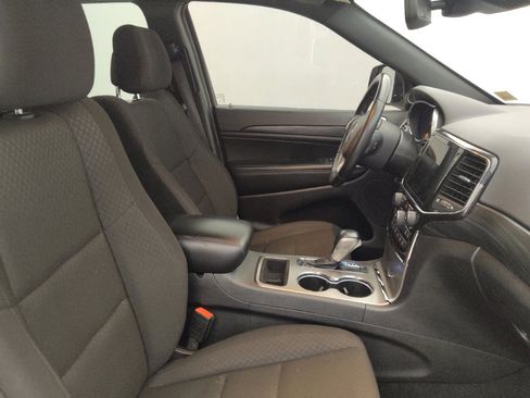 Used 2022 Jeep Grand Cherokee Laredo E RWD image 21