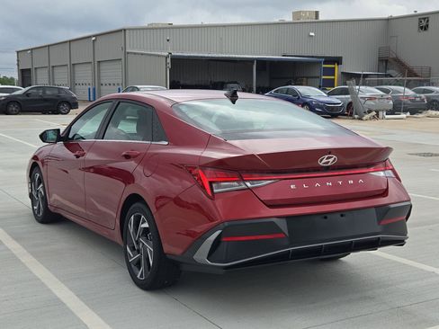 Used 2025 Hyundai Elantra SEL FWD image 6