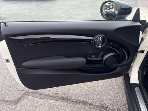 Used 2022 MINI Cooper 2-Door Hardtop image 16