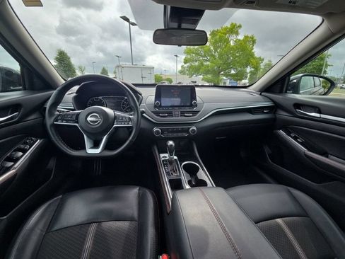 Used 2025 Nissan Altima 2.5 SR FWD image 14