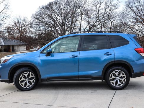 Used 2021 Subaru Forester Premium w/ Popular Package #1 image 4