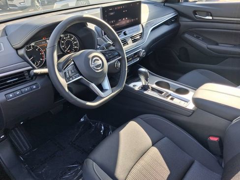 Used 2025 Nissan Altima 2.5 SV w/ SV Premium Package FWD image 13