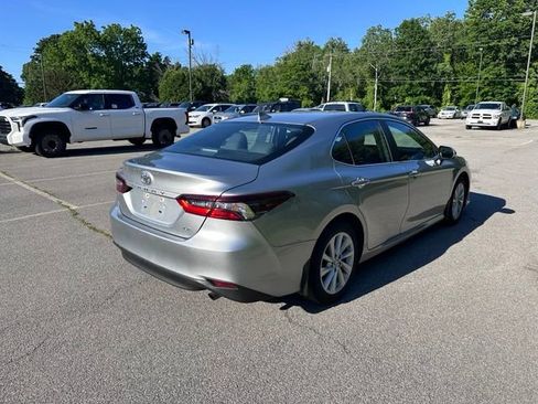 Used 2022 Toyota Camry LE FWD image 3