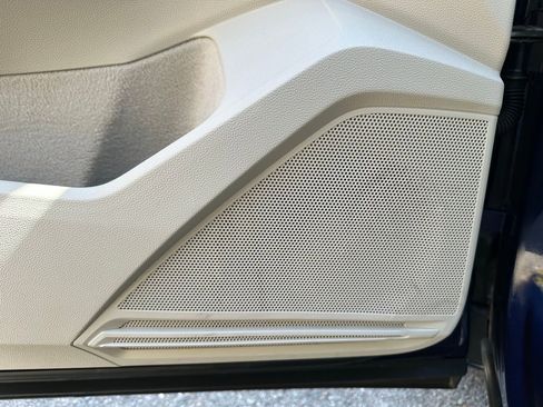 Used 2022 Volkswagen Tiguan SE image 31