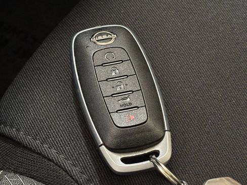 Used 2025 Nissan Pathfinder SV FWD image 22