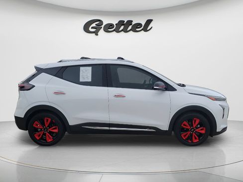 Used 2023 Chevrolet Bolt EUV Premier w/ Sun & Sound Package FWD image 4