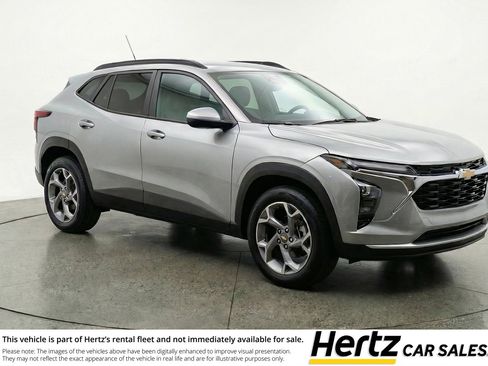 Used 2025 Chevrolet Trax LT FWD image 1