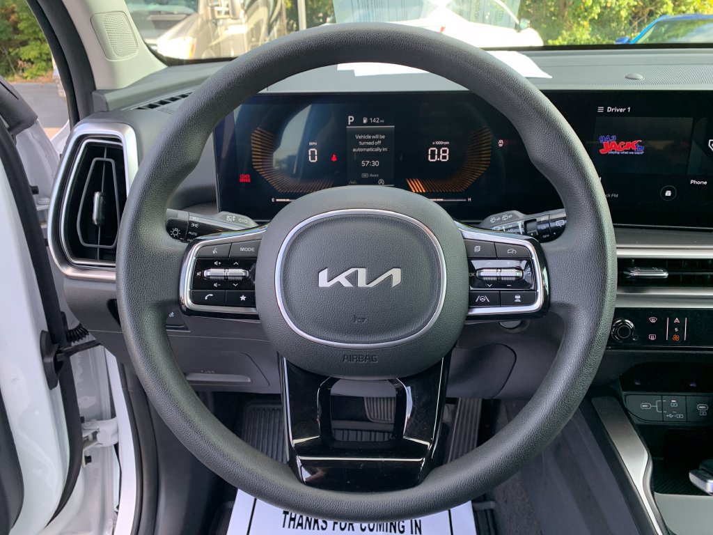 Used 2025 Kia Sorento LX FWD image 13