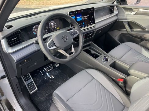 New 2026 Volkswagen Tiguan SE R-Line FWD image 14