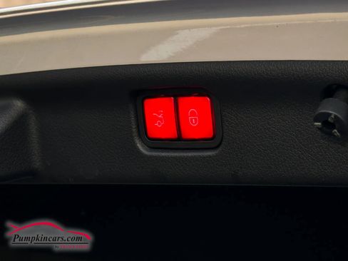 Used 2022 Mercedes-Benz C 300 C 300 4MATIC Sedan 4D w/ Exclusive Trim Package image 19