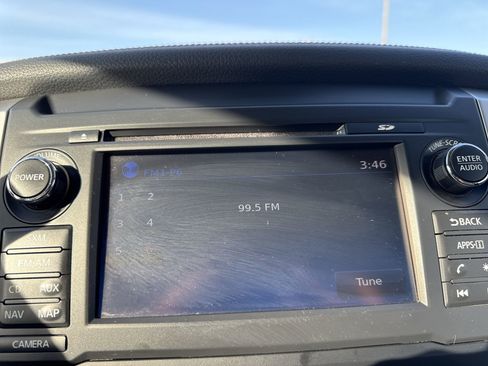 Used 2018 Nissan Titan SL w/ Chrome Package image 16