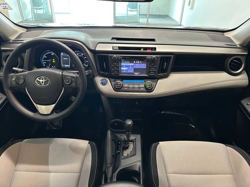 Used 2018 Toyota RAV4 LE image 9
