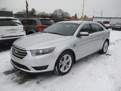 Used 2016 Ford Taurus SEL w/ Equipment Group 201A FWD image 3