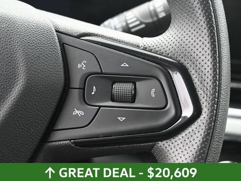 Used 2025 Chevrolet Trax LT FWD image 21