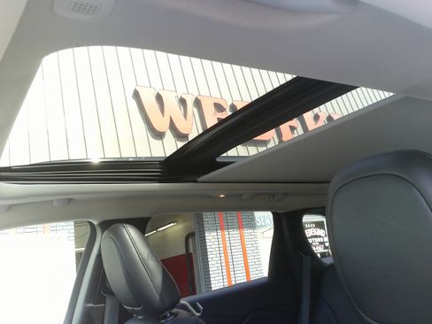 Used 2022 Jeep Cherokee Limited w/ Elite Package image 15