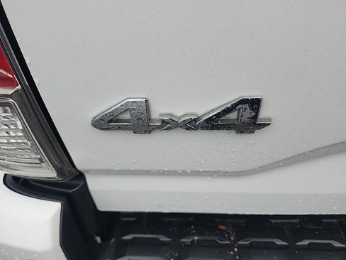 Used 2016 Toyota Tacoma Limited w/ Towing Package AWD/4WD image 20