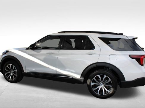 Used 2025 Ford Explorer ST-Line AWD/4WD image 13