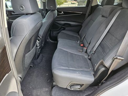 Used 2020 Kia Sorento LX image 15