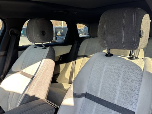 Used 2019 Land Rover Range Rover Velar R-Dynamic SE image 19