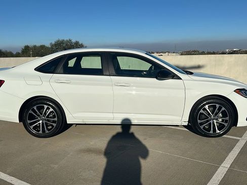 Used 2025 Volkswagen Jetta Sport image 13