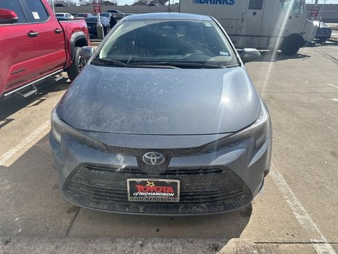 Used 2025 Toyota Corolla LE image 2