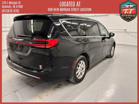 Used 2024 Chrysler Pacifica Touring-L FWD image 8